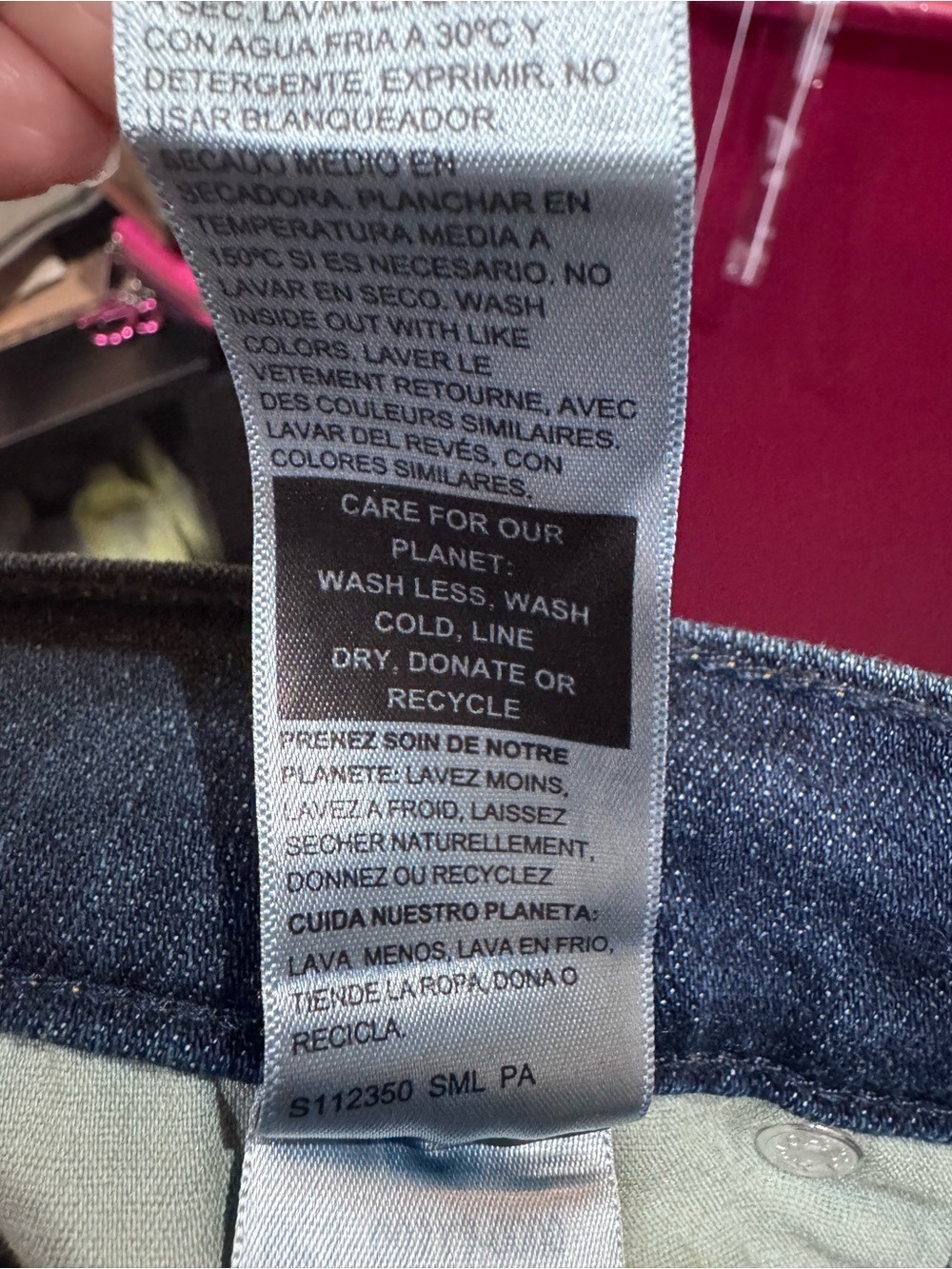 Levi's Women's Straight Leg Jeans in Dark Blue Wash NWT - Picture 10 of 11